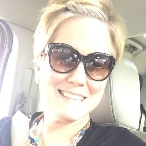 Meet your Posher, Leslie - Picture 1 of 1