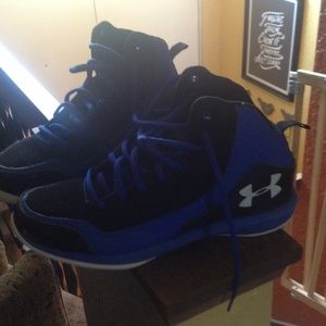 Boys (mens)size 8 Under Armor High Tops