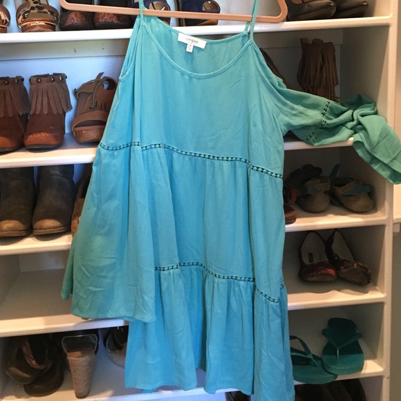 Turquoise peasant dress!