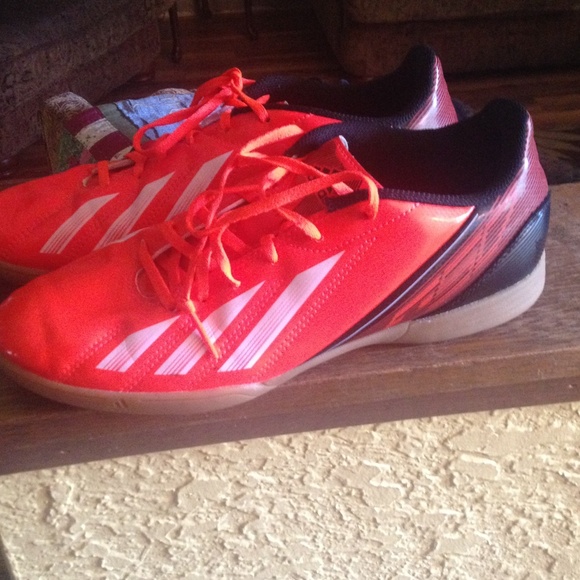 Men's Indoor Soccer shoes.Size 7.5.Worn 3 times.