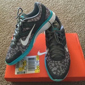 Nike Dual Fusion Tennis Shoes