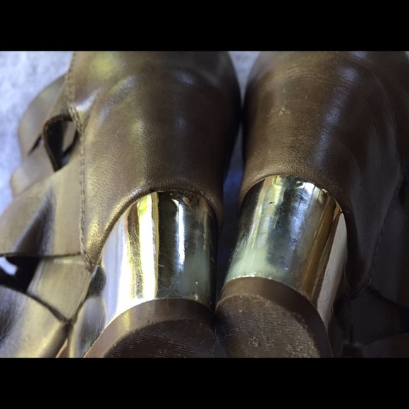 Brown BCBG sandal...classy look! - Picture 4 of 4