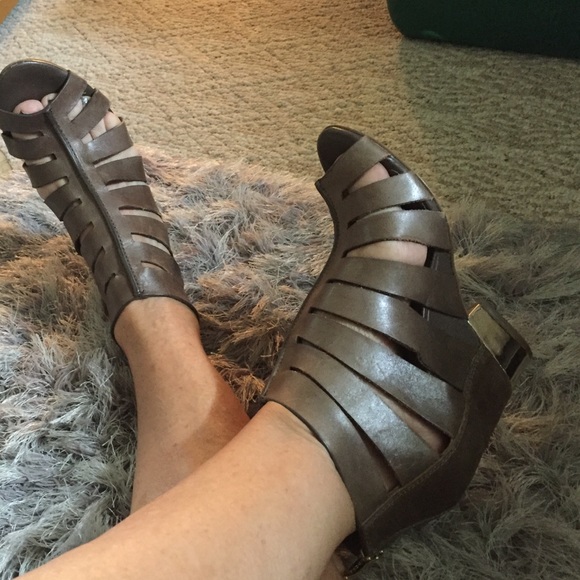 Brown BCBG sandal...classy look! - Picture 2 of 4
