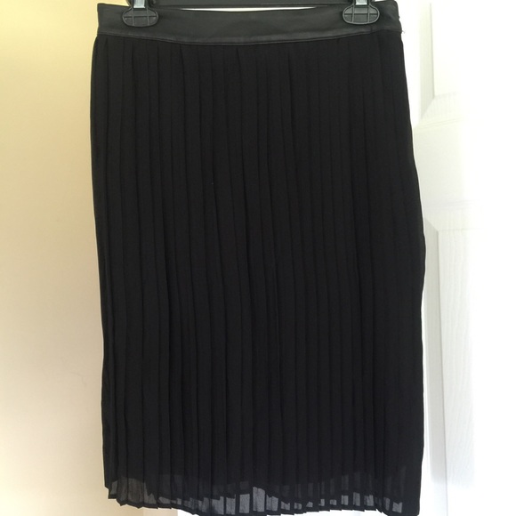 ✨sale✨Super cute Mossimo pleaded skirt