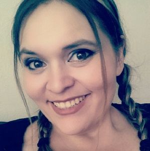 Meet your Posher, Cassandra