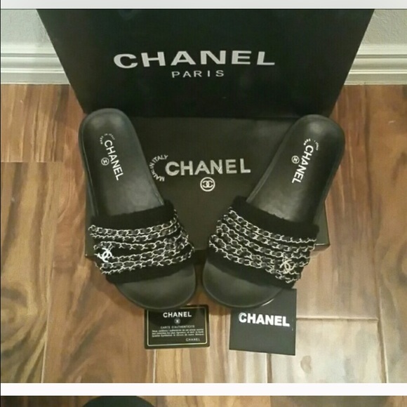 Looking for these flip flop!!!