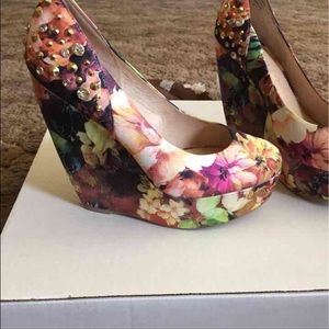 Aldo floral wedges