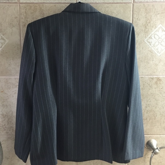 NWOT ~ Stripped 6-button blazer - Picture 3 of 4