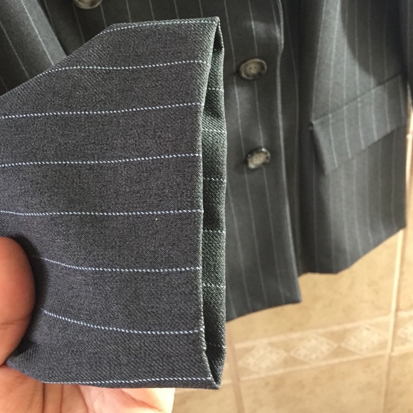 NWOT ~ Stripped 6-button blazer - Picture 4 of 4