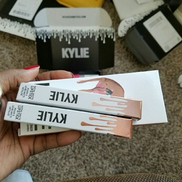 Kylie set cheaper on merc