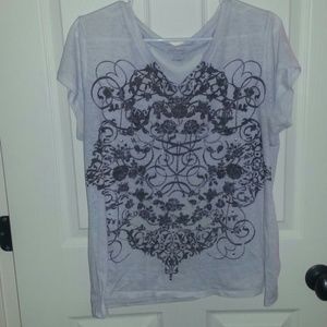 Black and white design soft and fresh t-shirt.