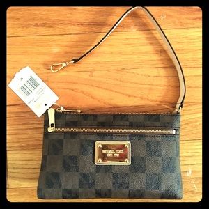 MICHAEL Michael Kors "Jet Set" wristlet