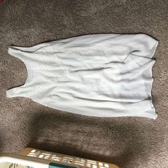 White dress - Picture 2 of 4