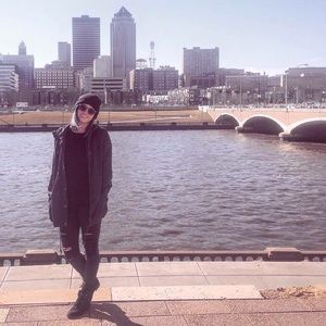 •••Meet Your Posher!•••