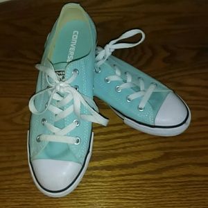 Baby blue converse like new