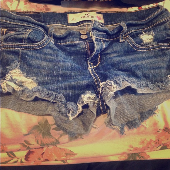 Hollister (brand) daisy Dukes shorts