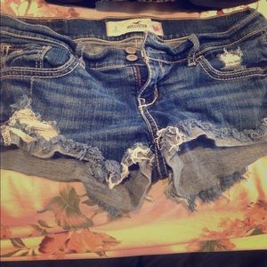 Hollister (brand) daisy Dukes shorts