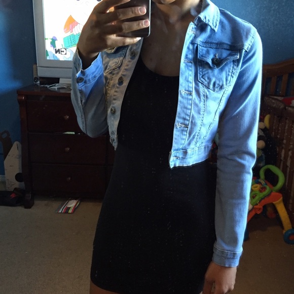 ✨SOLD ON MERC✨ F21 | Crop denim jacket