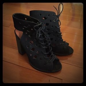 Ready 2 ship - Urban Outfitters  Sandal bootie