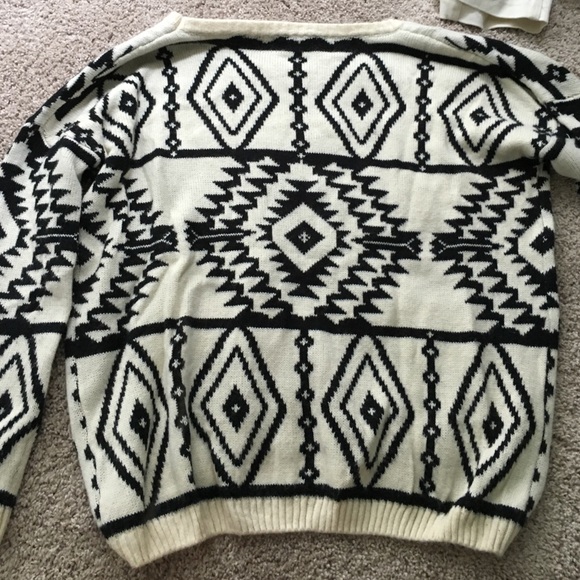 Cozy Aztec printed sweater - Picture 3 of 4
