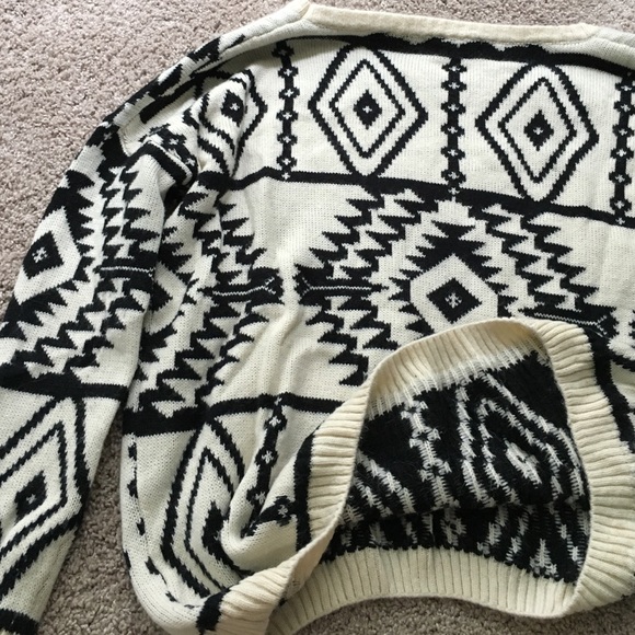 Cozy Aztec printed sweater - Picture 4 of 4