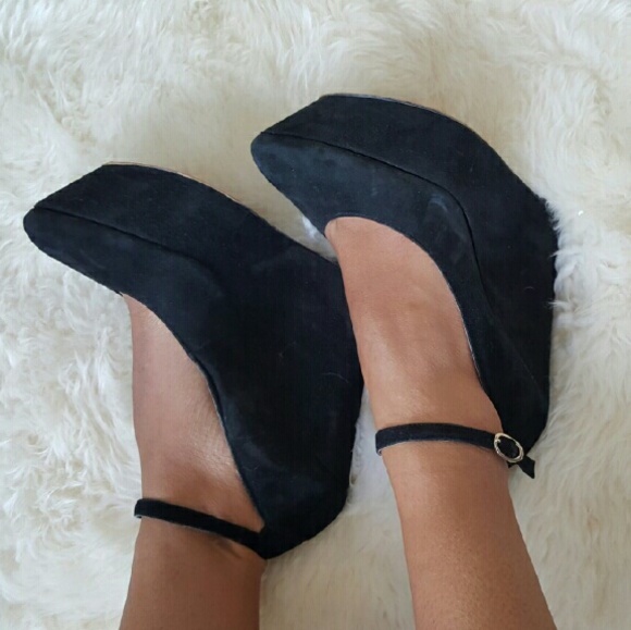 Black Sam Edelman wedge heel - SOLD - Picture 3 of 4