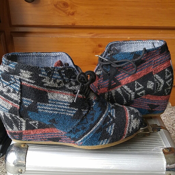 Tom's Desert wedge size 7.5