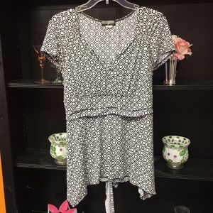 Black & White Blouse☀️