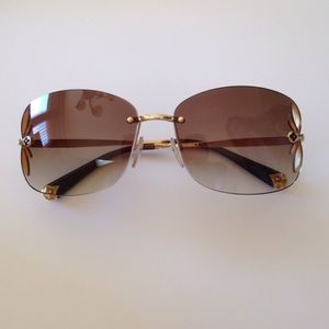 Louis Vuitton never worn sunglasses