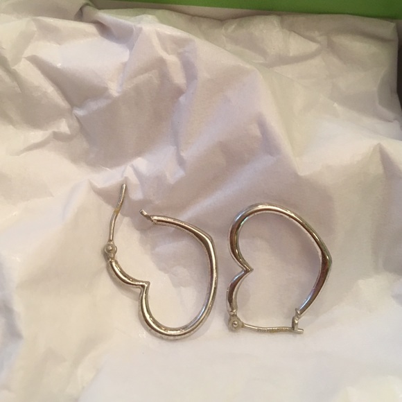 🌟SOLD🌟 Mini Heart hoop earrings
