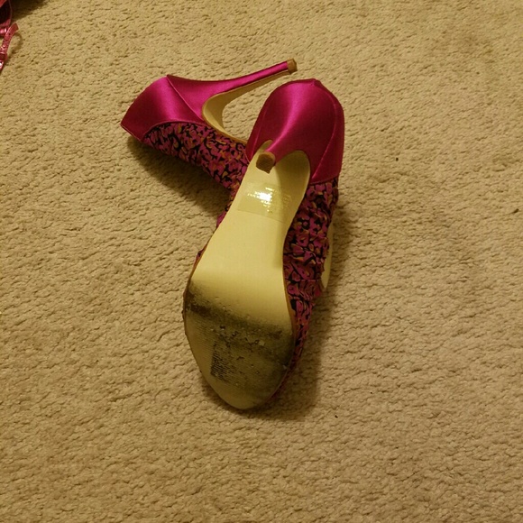 Pink pumps - Picture 2 of 2
