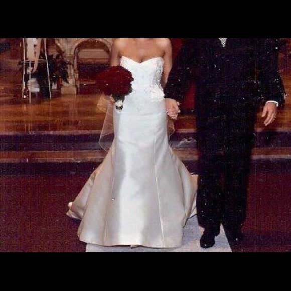 Vera Wang ivory Mermaid Wedding Gown