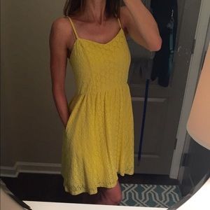 Yellow Mossimo dress with pockets! Size M