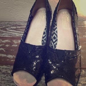 TOMS black sequined "glitter" wedges size 8