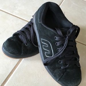 Etnies skater shoes