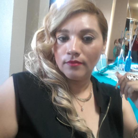 Meet your Posher, Angela