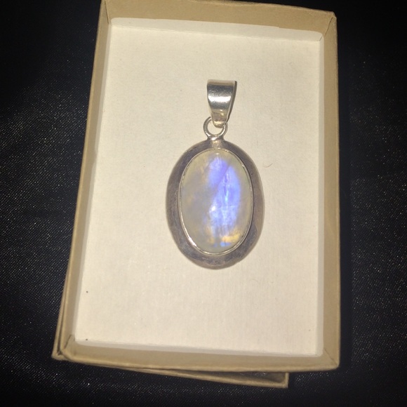 Rainbow Moonstone Pendant 925