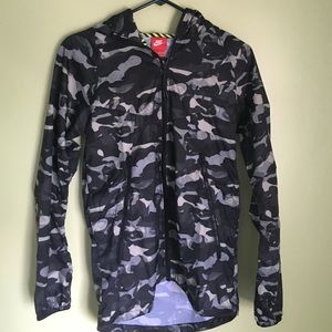 NIKE CAMO WINDBREAKER