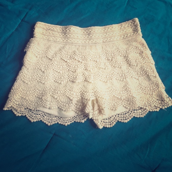 Creme Laced Limonata Shorts.