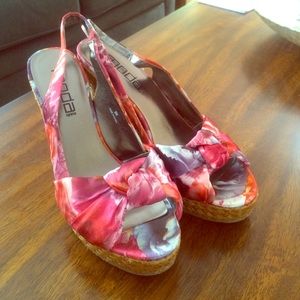 Moda Spana floral wedges