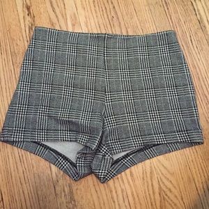 Plaid high rise shorts with zipper on back