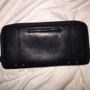 Black zipper Kenneth Cole wallet