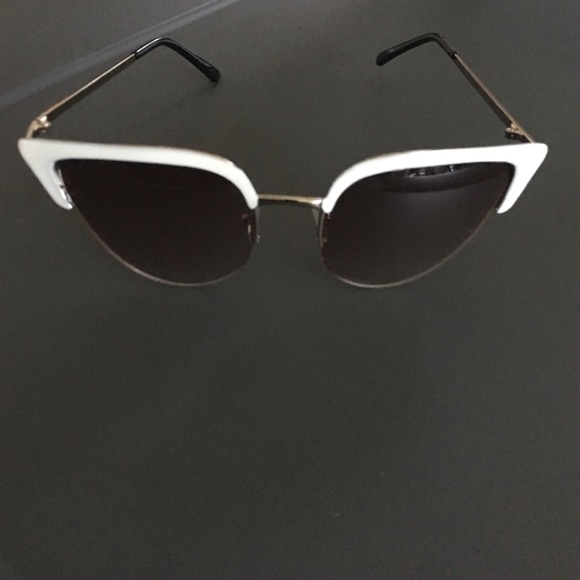 🆕 Super Summer Cat Eyes Sunglasses - Picture 3 of 3