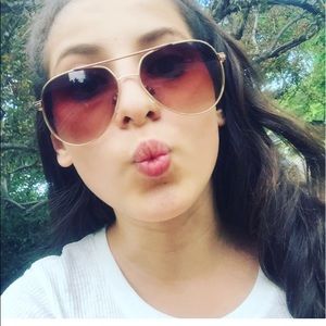 Meet your Posher, Isabella