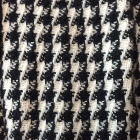 NWT Adorable houndstooth pleated mini skirt - Picture 2 of 3