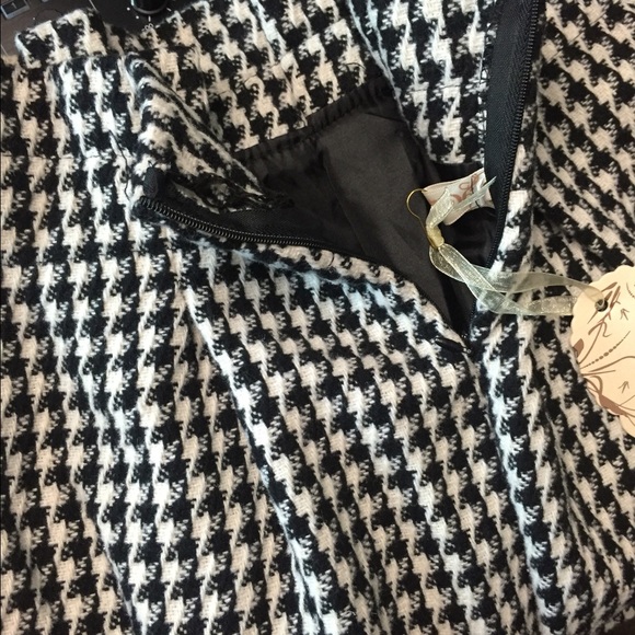 NWT Adorable houndstooth pleated mini skirt - Picture 3 of 3