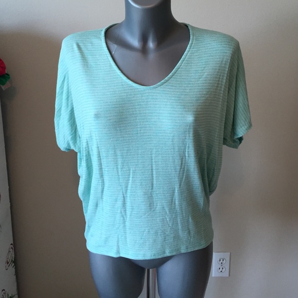 💋NWT mint green t-shirt💋 - Picture 3 of 4