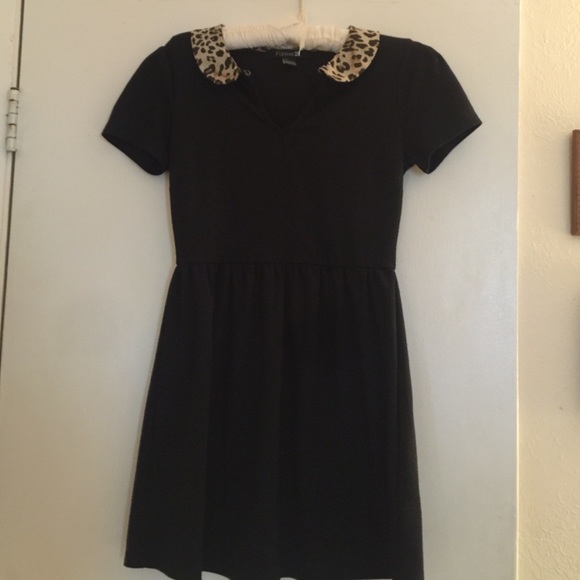 Forever 21 Dresses & Skirts - Forever 21 Peter Pan collar black leopard dress