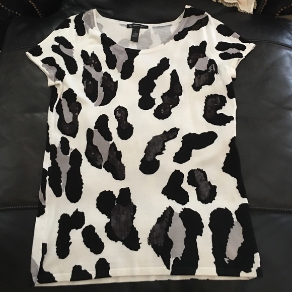 Short cap sleeves animal print sweater