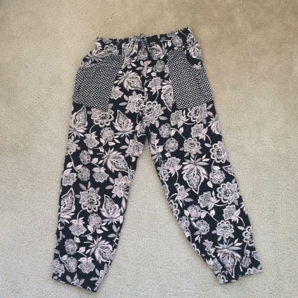 American eagle outfitters floral pattern joggers